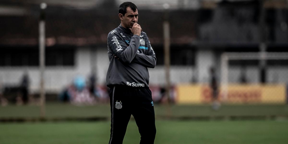 Vasco de olho em Carille