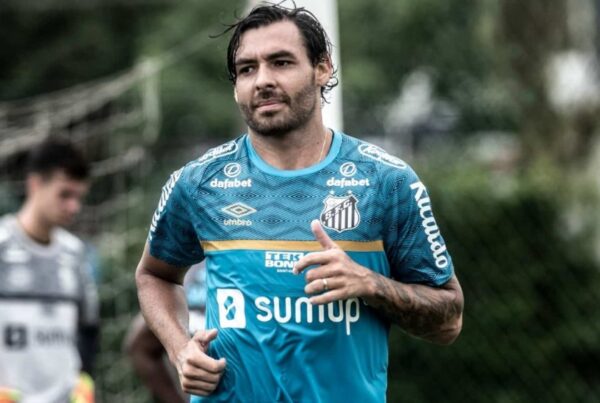 Ricardo Goulart - FOTO: Divulgação/Santos FC)