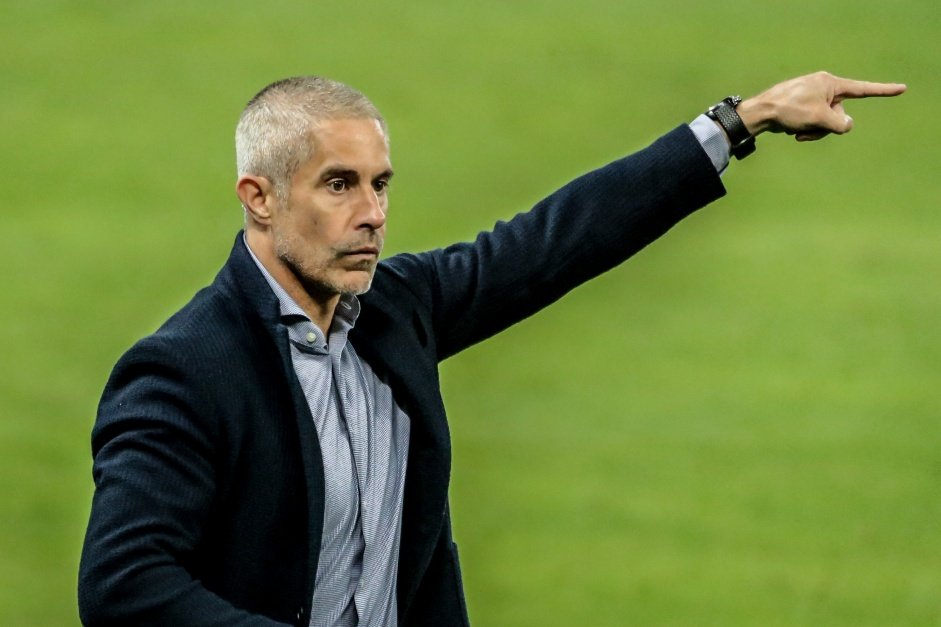 Sylvinho foi vaiado após jogo contra Ferroviária