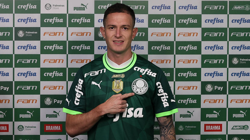 Aníbal Moreno renova contrato