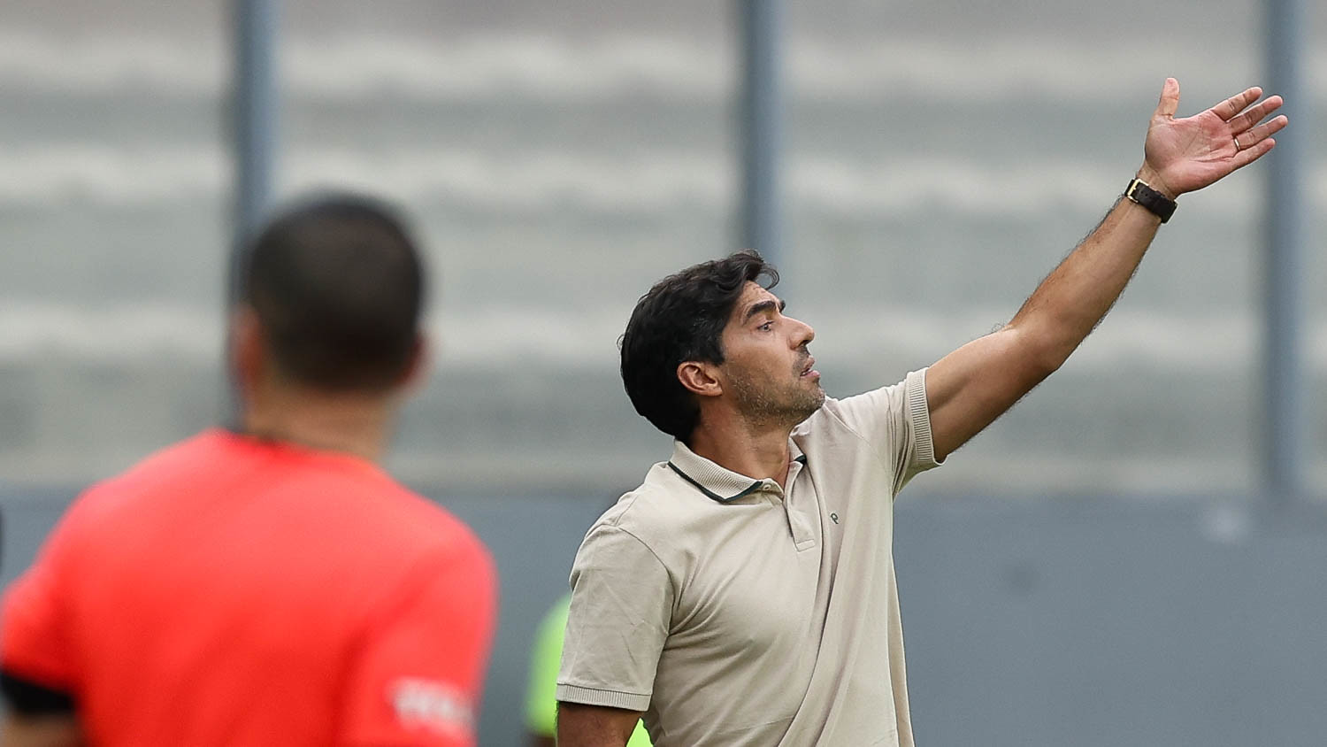 Abel tira o foco da renovação