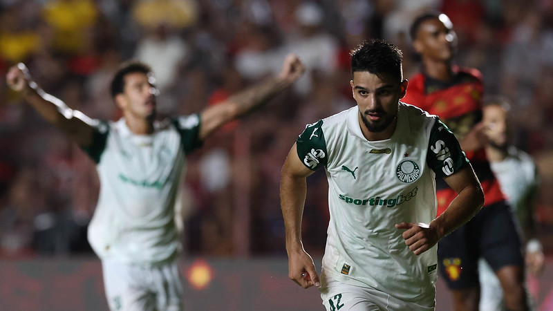 Palmeiras vence com pênalti polêmico