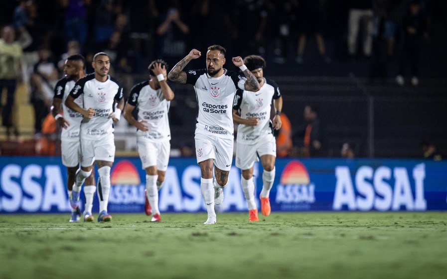 Dorival estreia com vitória