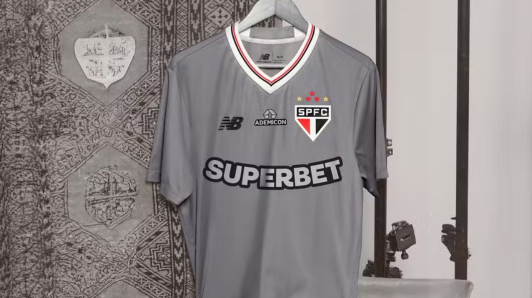 Camisa em homenagem a Waldir Peres