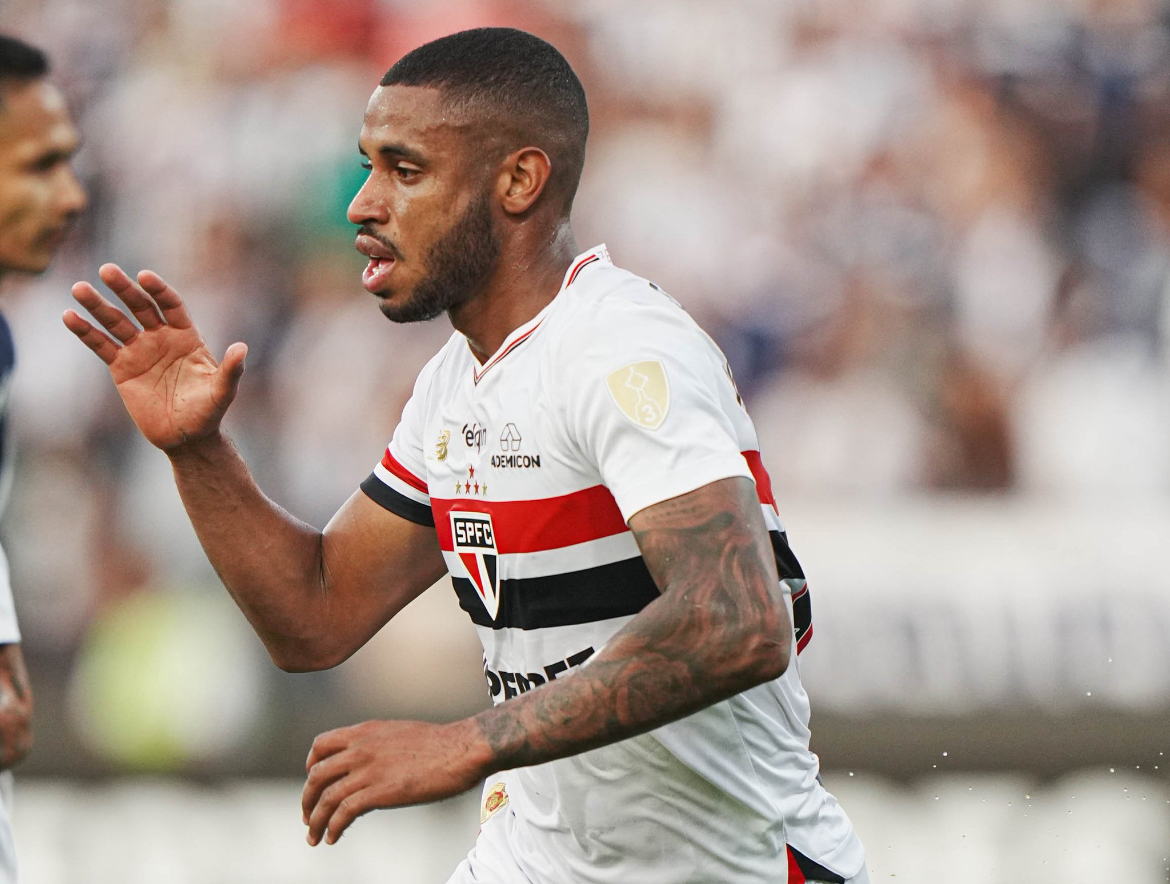 André Silva comanda São Paulo