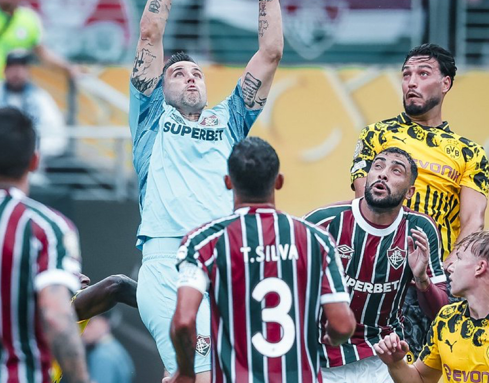 Fluminense vai bem na estreia