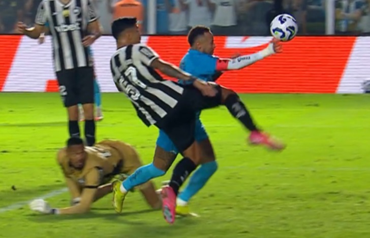 Santos perde com Neymar expulso