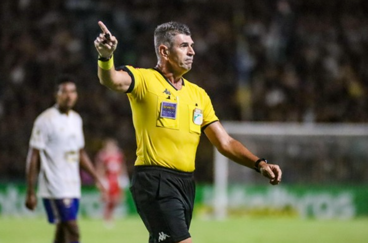 O Árbitro Mais Polêmico do Brasil | Marcelo de Lima Henrique na Resenha Bambambam #205