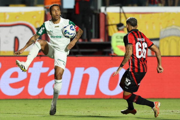 54697240877 b3742d2407 h